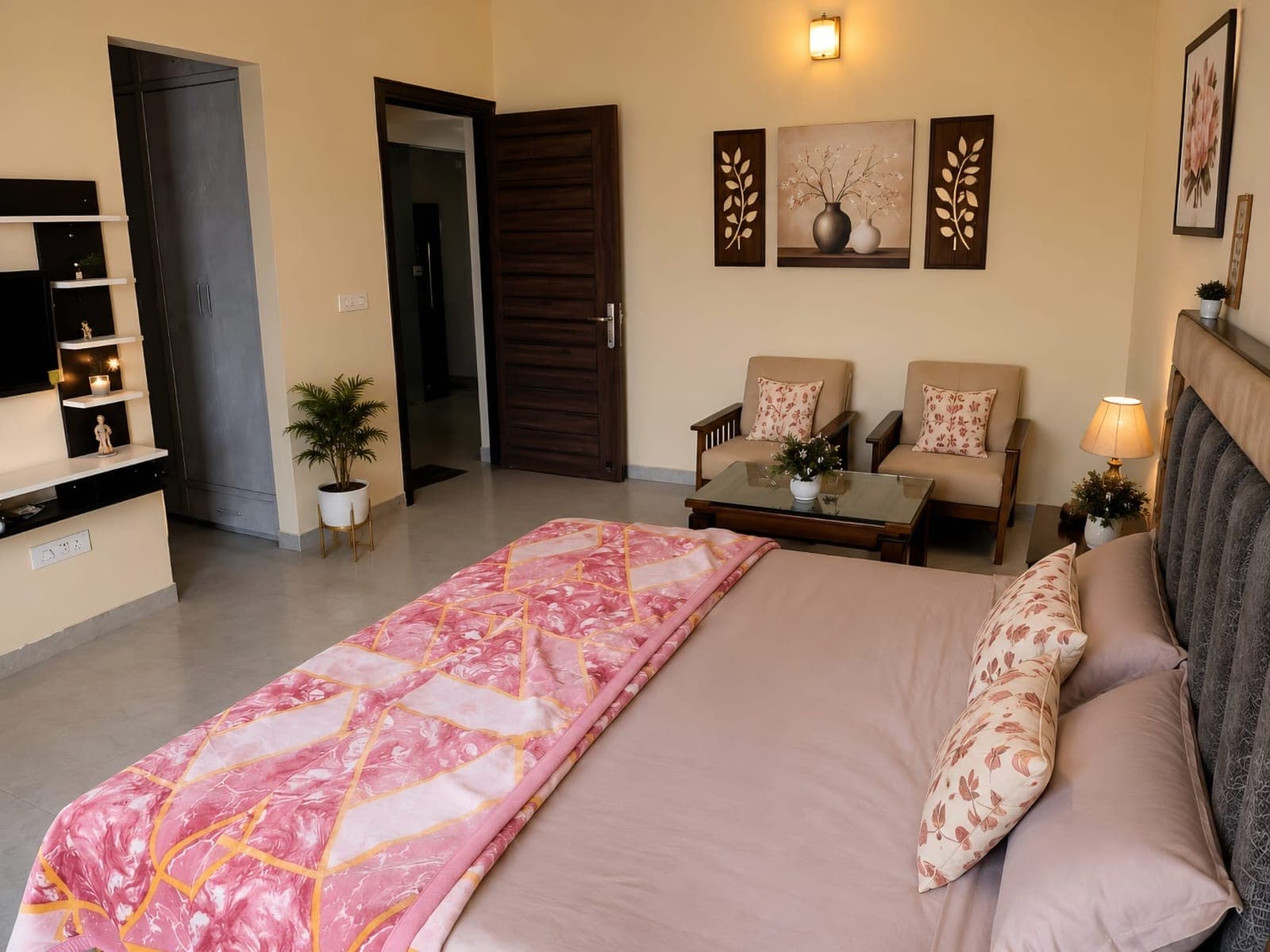 Spacious bedroom with double bed, armchairs and TV unit at Jastej House