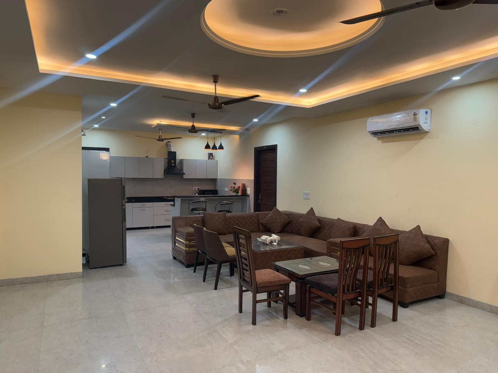 Open-plan living and dining area with kitchen at Jastej House near Chandigarh Airport